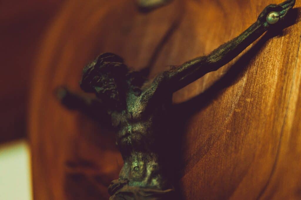 jesus christ wooden sculpture is there a link between jesus and zen 